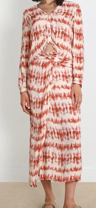 blusa y falda de scalpers con etiqueta en oferta