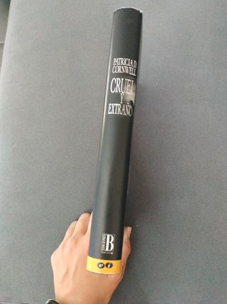 Cruel y extraño (Patricia Cornwell)