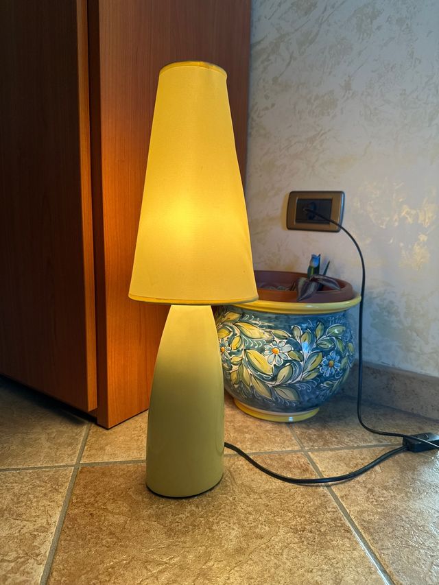 lampada gialla
