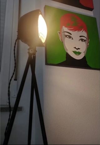 Lámpara pie trípode