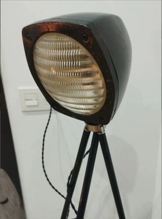 Lámpara pie trípode