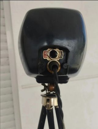 Lámpara pie trípode