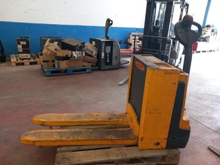 TRANS. JUNGHEINRICH CON ELEVACION PARA PEDIDOS