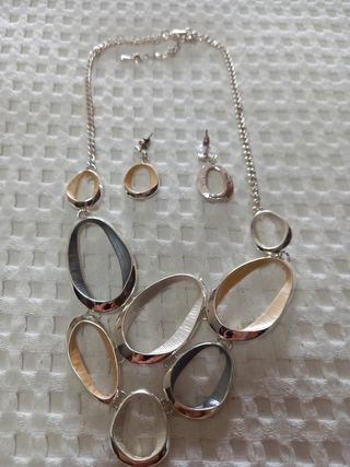Collar y pendientes de acero