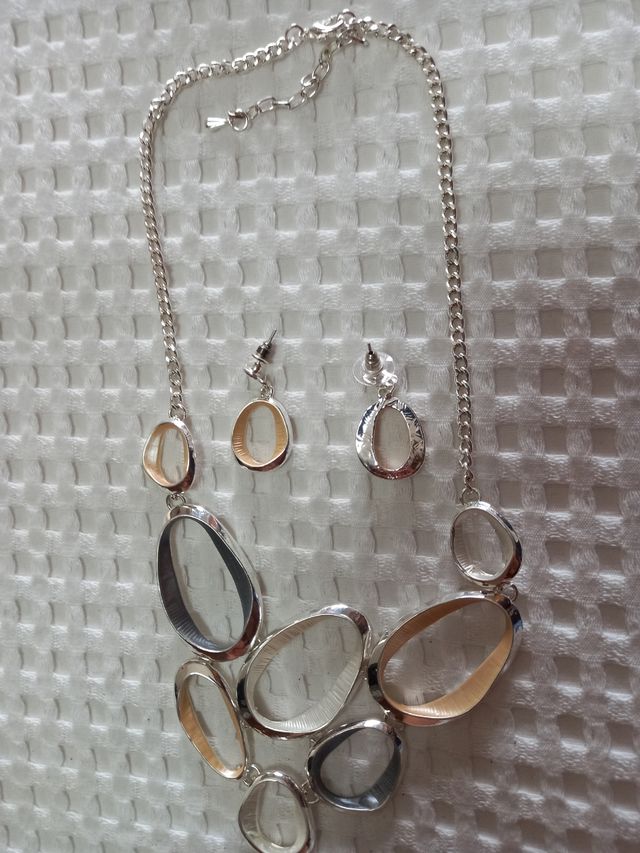 Collar y pendientes de acero
