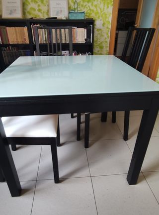 Mesa comedor con 4 sillas