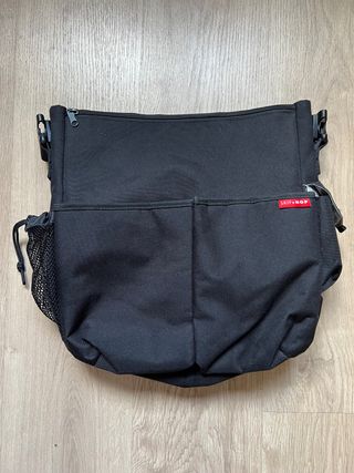 Bolsa con el  cambiador bebé Skip Hop
