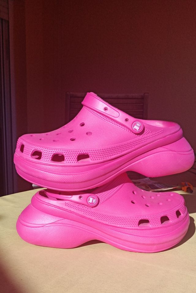 Zuecos estilo Crocs