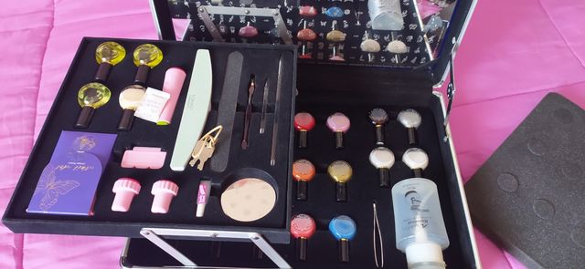 Maletín konad, regalo pintauñas aparte