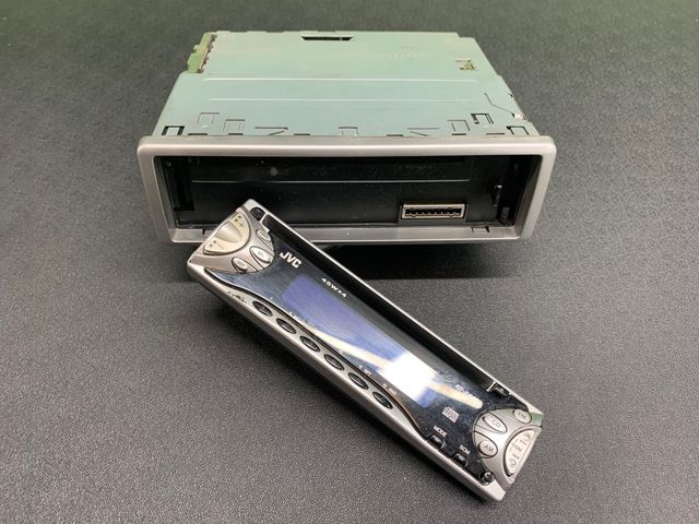 RADIO CD MP3 JVC KD-S6060.