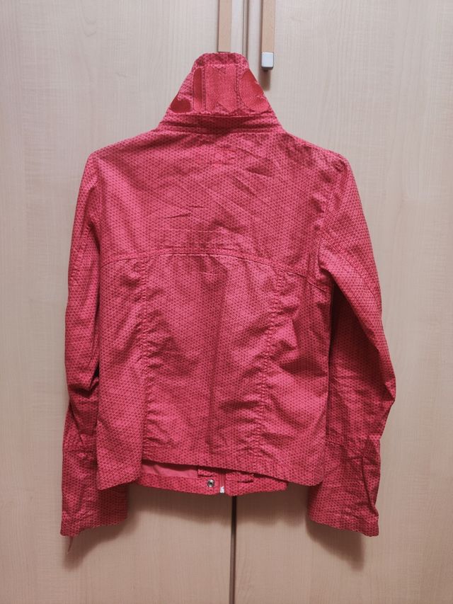 Chaqueta con capucha