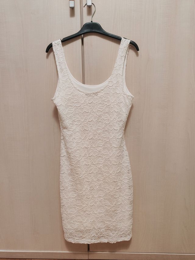 Vestido corto de encaje