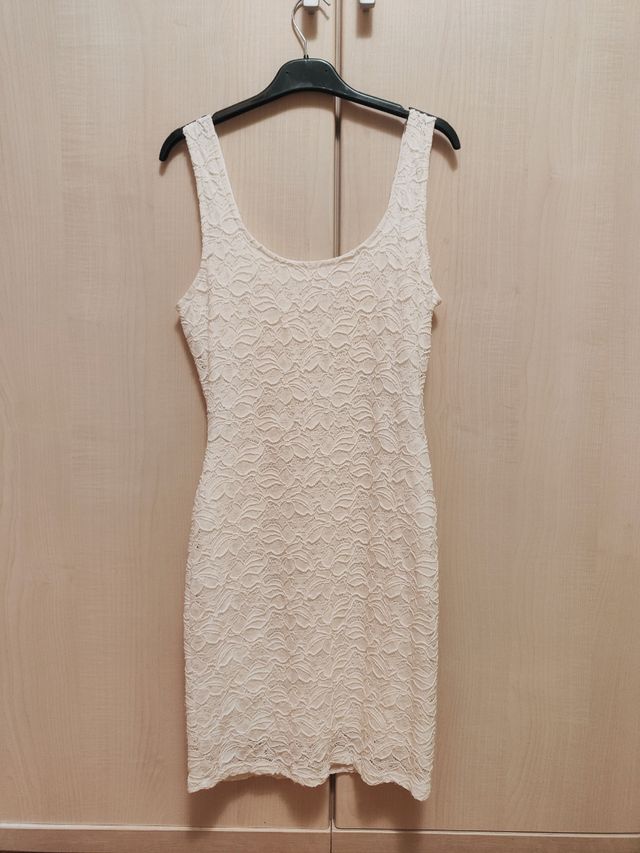 Vestido corto de encaje