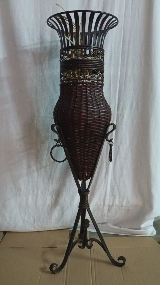 FLORERO PIES DE FORJA.NUEVO PRECIO