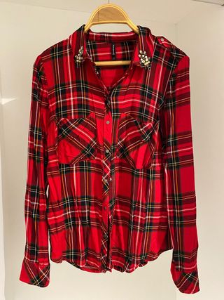 Camisa de cuadros roja. M. Stradivarius.