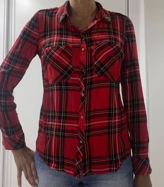 Camisa de cuadros roja. M. Stradivarius.