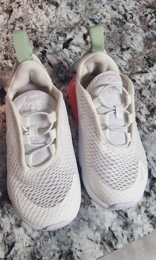Tenis air max 270