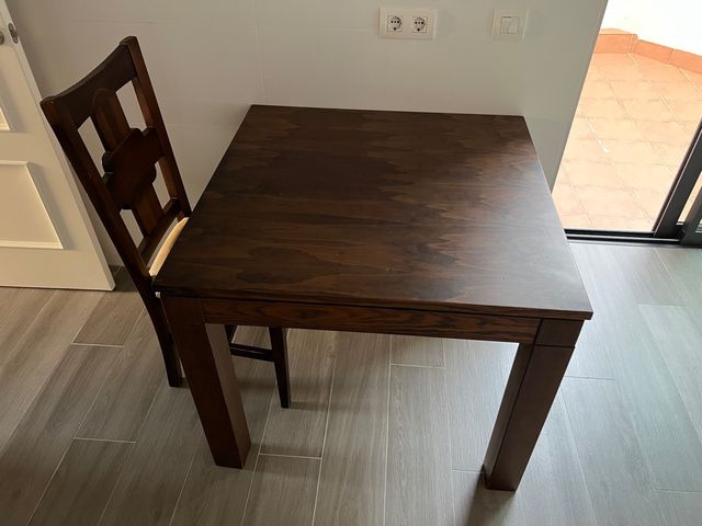 Mesa cocina y  4 silllas