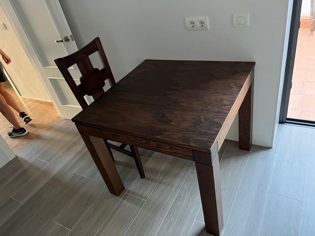 Mesa cocina y  4 silllas