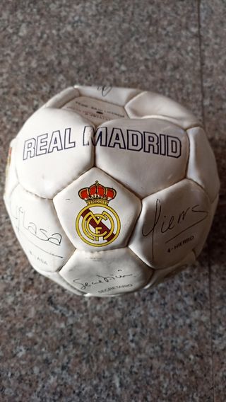 Balón real Madrid firmado 