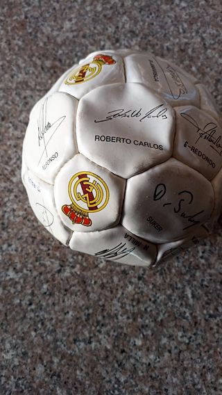 Balón real Madrid firmado 