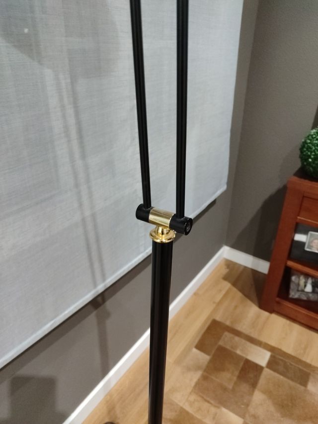 Lampara de pie metalica