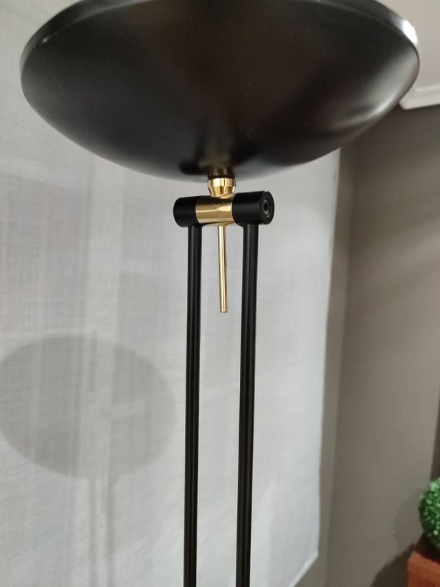 Lampara de pie metalica