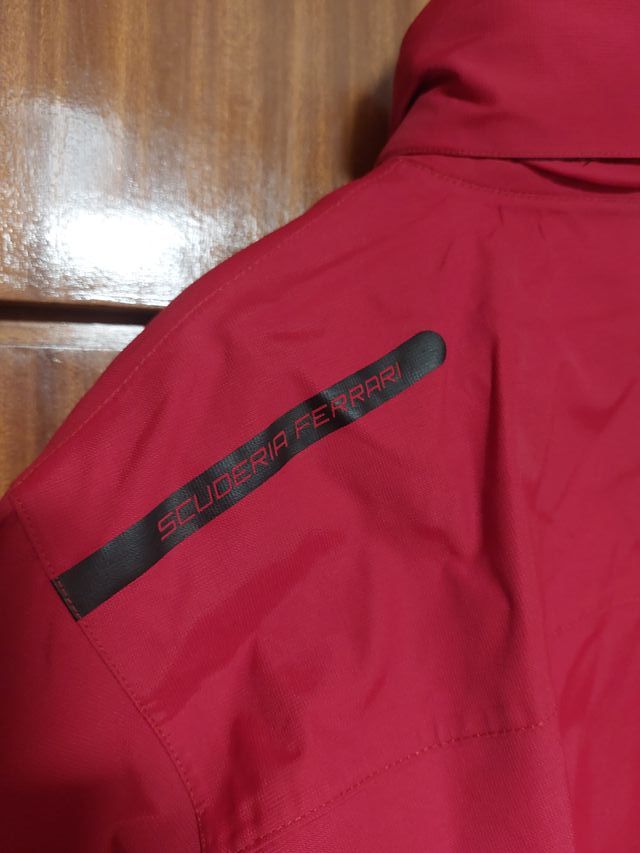 Abrigo Chubasquero Ferrari ORIGINAL sin estrenar