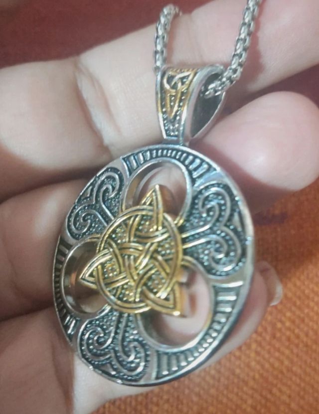 COLGANTE AMULETO CÉLTICO MACIZO