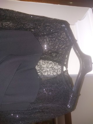 Vestido fiesta negro con encaje y lente