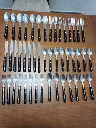 Cubertería 47 piezas acero inoxidable.