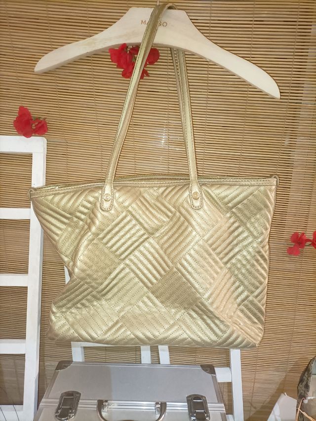 bolso dorado 