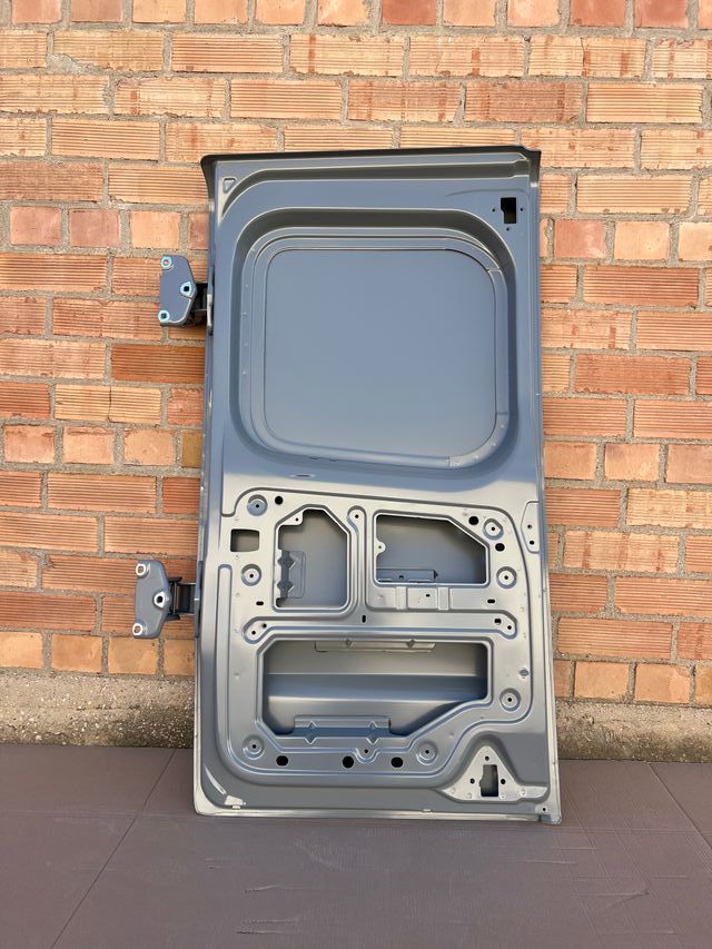 PUERTA TRASERA DERECHA RENAULT TRAFIC 3