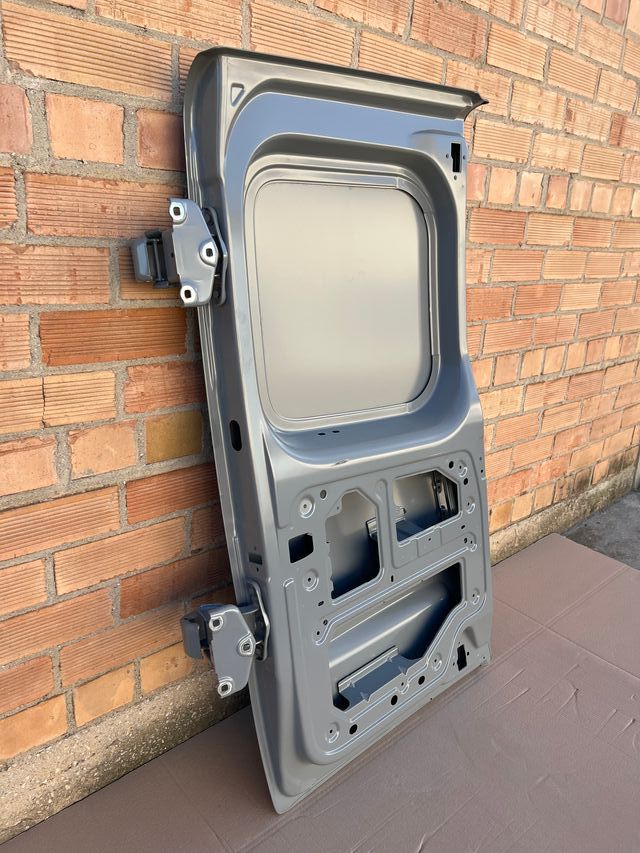 PUERTA TRASERA DERECHA RENAULT TRAFIC 3