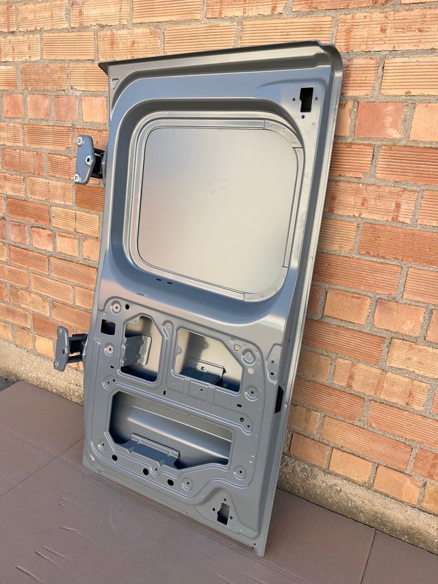 PUERTA TRASERA DERECHA RENAULT TRAFIC 3