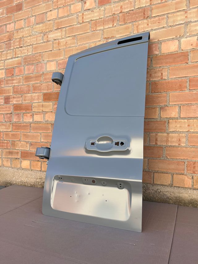 PUERTA TRASERA IZQUIERDA RENAULT TRAFIC 3