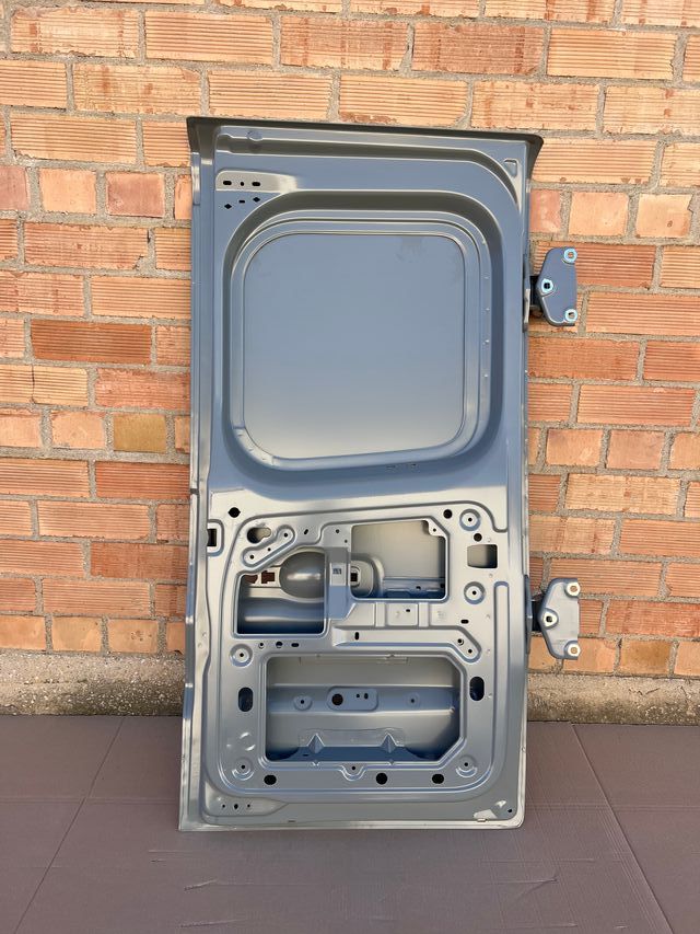 PUERTA TRASERA IZQUIERDA RENAULT TRAFIC 3