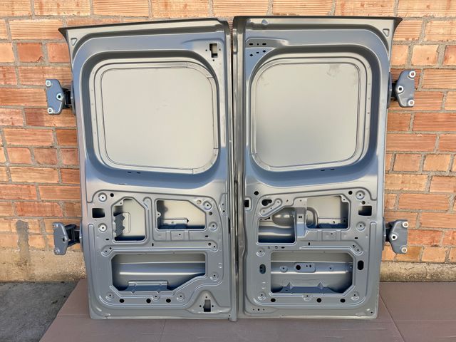 PUERTA TRASERA IZQUIERDA RENAULT TRAFIC 3
