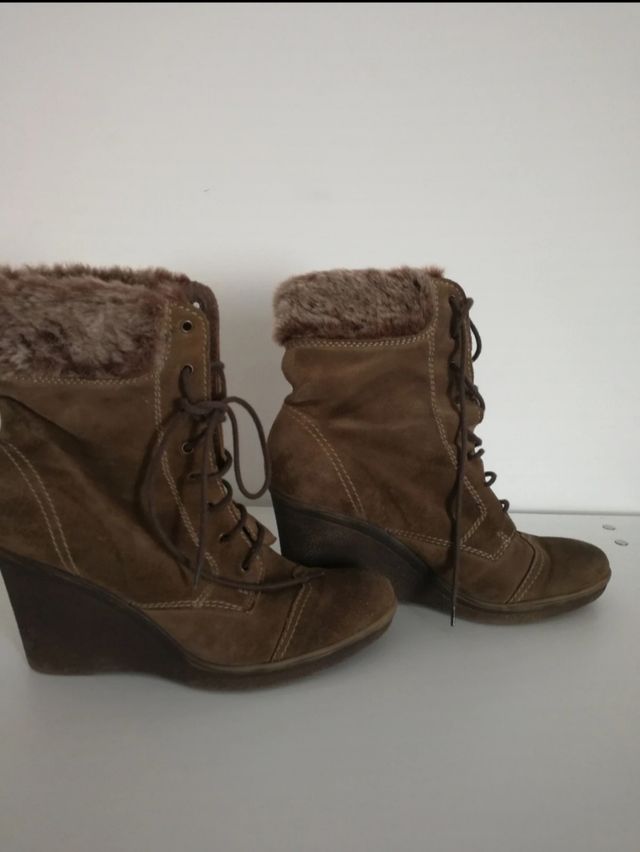 Tronchetti camoscio con zeppa Donna Più