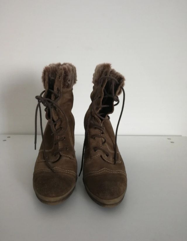 Tronchetti camoscio con zeppa Donna Più