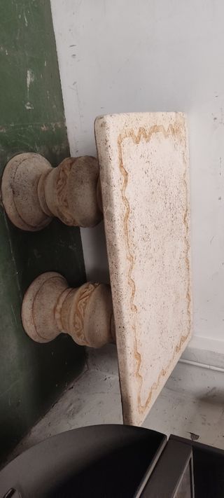 Mesa de piedra rectangular 