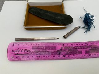 Bolígrafo pequeño retráctil Pelikan plateado