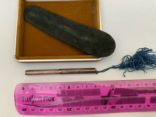 Bolígrafo pequeño retráctil Pelikan plateado