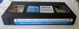 Cinta de VHS, pin Real sociedad e imán Xabi Alonso