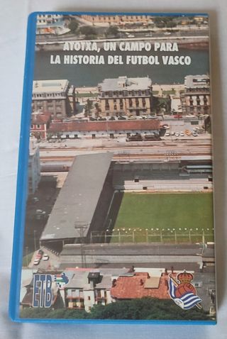 Cinta de VHS, pin Real sociedad e imán Xabi Alonso