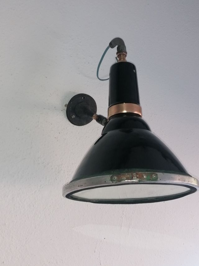 Aplique foco industrial antiguo