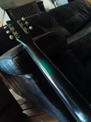 Guitarra artchop eko customizada hueca