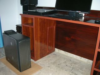 Mesa para equipo informático ó de grabación.