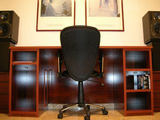 Mesa para equipo informático ó de grabación.