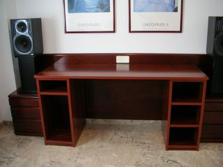 Mesa para equipo informático ó de grabación.